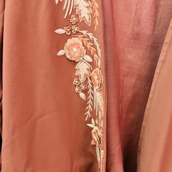 Mauve pink blazer with embroidery and cape sleeves ! - Picture 4 of 11